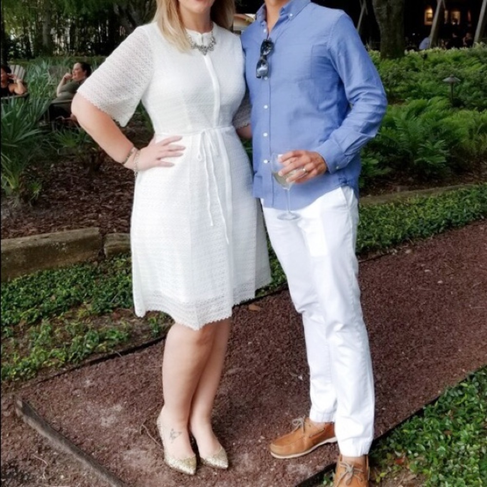 Banana Republic white lace short sleeved dress